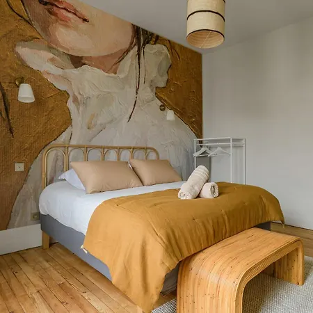 Semesterbostad Grande Maison Republique - Maison Design Et Climatisee En Centre Gannat