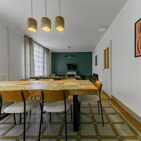 Semesterbostad Grande Maison Republique - Maison Design Et Climatisee En Centre Gannat