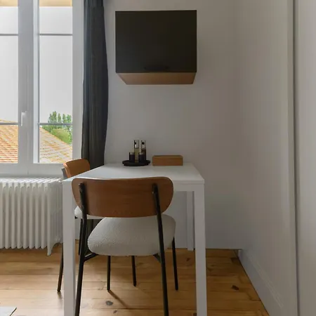 Semesterbostad Grande Maison Republique - Maison Design Et Climatisee En Centre *